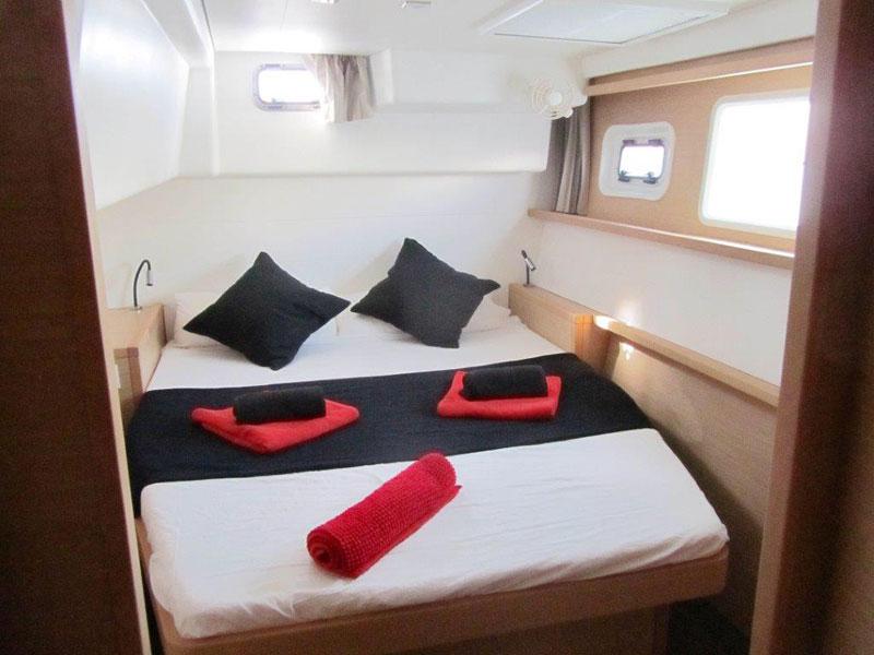 Book yachts online - catamaran - Lagoon 450  Flybridge - Madrigal V - rent