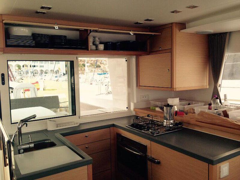 Book yachts online - catamaran - Lagoon 450  Flybridge - Madrigal V - rent