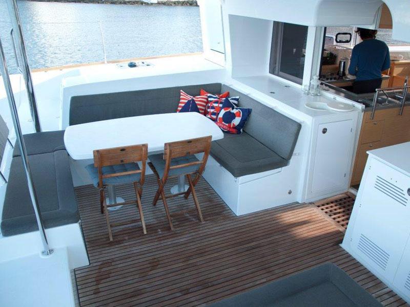 Book yachts online - catamaran - Lagoon 450  Flybridge - Madrigal V - rent