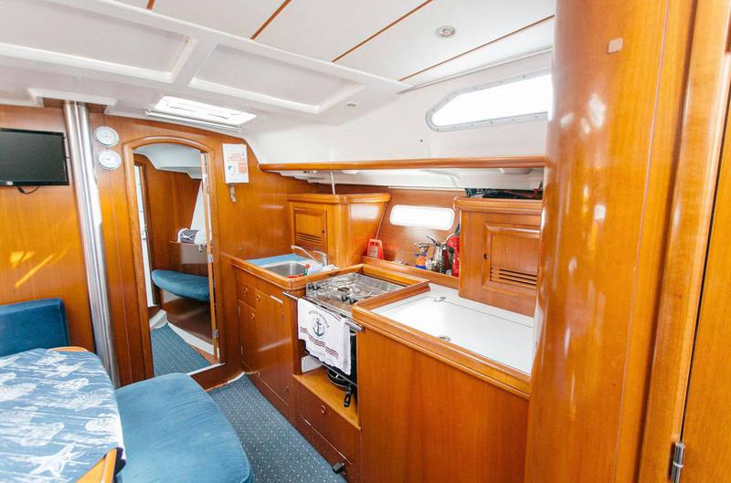 Book yachts online - sailboat - Oceanis 393 Clipper - Aeolian Too (Solar, heating, Plotter) - rent
