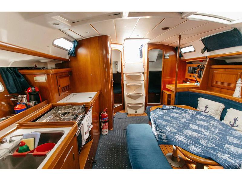 Book yachts online - sailboat - Oceanis 393 Clipper - Aeolian Too (Solar, heating, Plotter) - rent