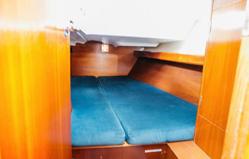 Book yachts online - sailboat - Oceanis 393 Clipper - Aeolian Too (Solar, heating, Plotter) - rent