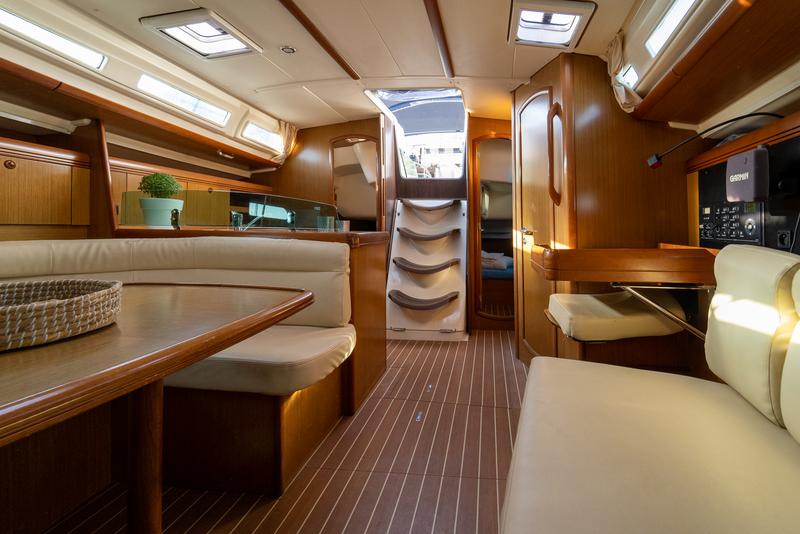 Book yachts online - sailboat - Sun Odyssey 42 i - Mesogeios - rent