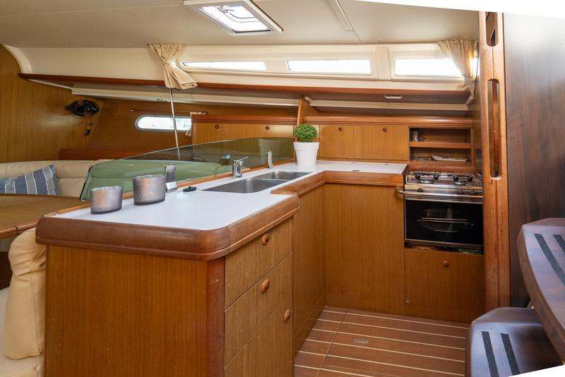 Book yachts online - sailboat - Sun Odyssey 42 i - Mesogeios - rent