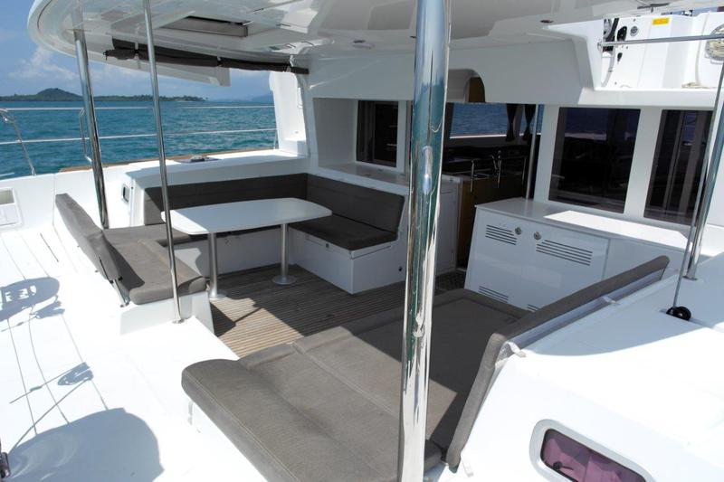 Book yachts online - catamaran - Lagoon 450 - Shana - rent