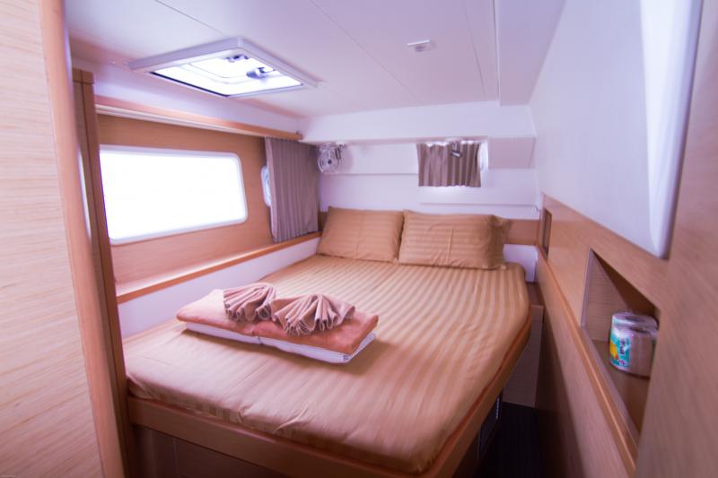 Book yachts online - catamaran - Lagoon 400 S2 - Anastasia - rent