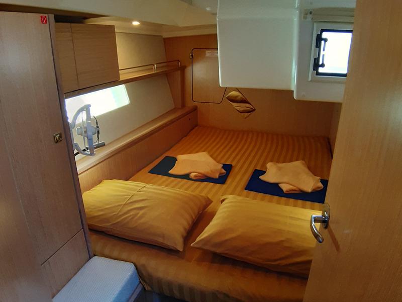 Book yachts online - sailboat - Bavaria - C45 - Southern Star - rent