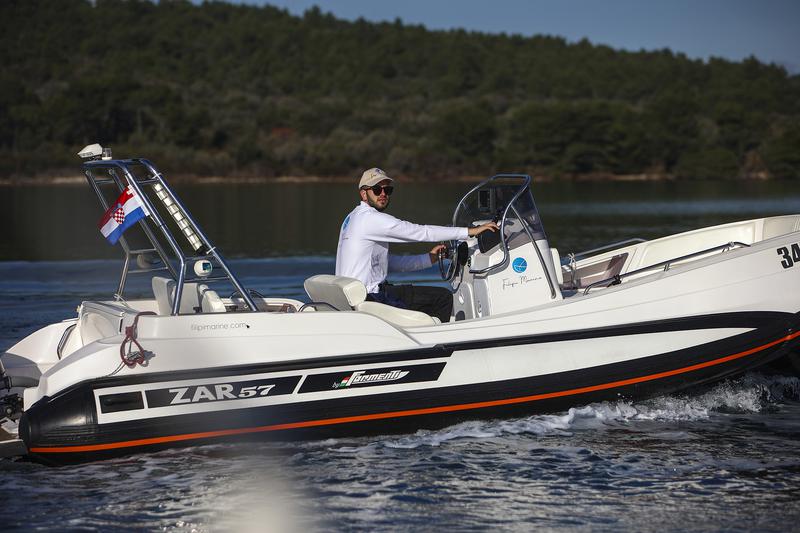 Book yachts online - motorboat - Zar 57 - no name - rent