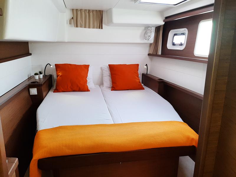 Book yachts online - catamaran - LAGOON  450F AMARE I / SKIPPERED ONLY / FREE STAND UP PADDLE / BOW CUSHIONS - Amare 1 - rent