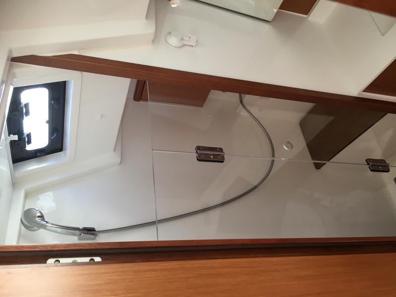 Book yachts online - sailboat - Bavaria C45 - LADY FLORA 1 - rent