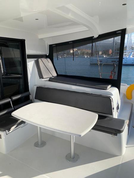 Book yachts online - catamaran - Lagoon 42 - KARMA - rent