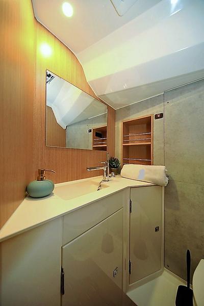 Book yachts online - sailboat - Bavaria C42 - ERMIS - rent