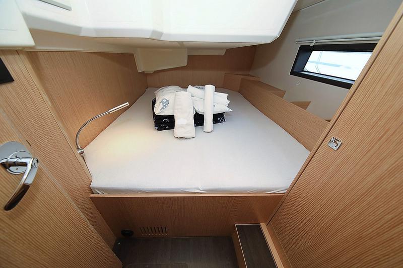 Book yachts online - sailboat - Bavaria C42 - ERMIS - rent