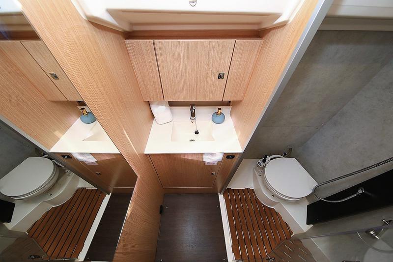 Book yachts online - sailboat - Bavaria C42 - ERMIS - rent
