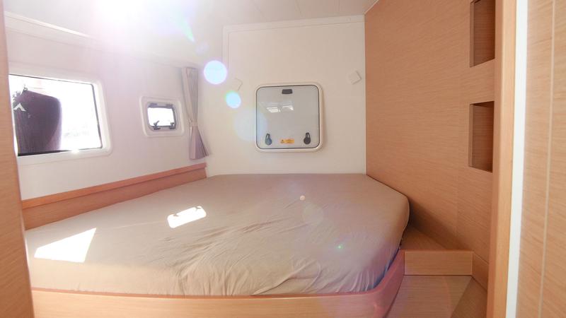 Book yachts online - catamaran - Lagoon 42 - Mona Lisa II - rent