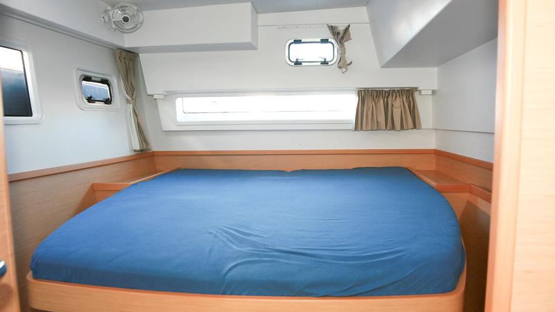 Book yachts online - catamaran - Lagoon 42 - Mona Lisa II - rent