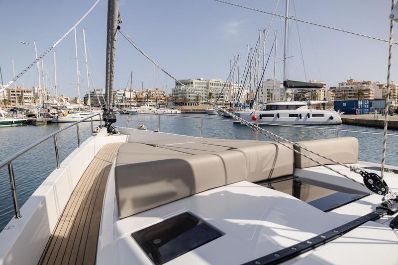 Book yachts online - sailboat - Moody 54 - Adventuro - rent