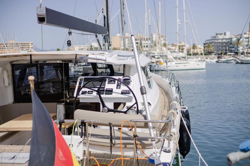 Book yachts online - sailboat - Moody 54 - Adventuro - rent