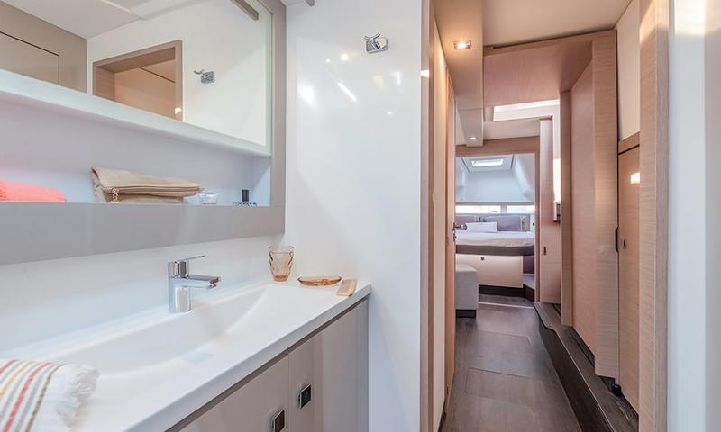 Book yachts online - catamaran - Isla 40 - Laja - rent