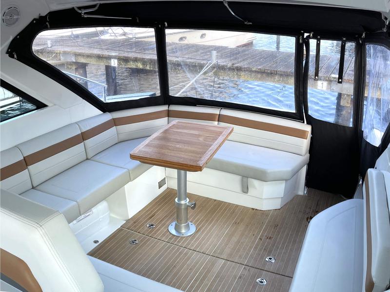 Book yachts online - motorboat - Beneteau GT 40 - Midnight - rent
