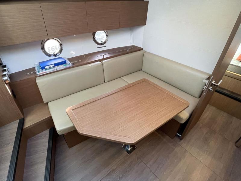 Book yachts online - motorboat - Beneteau GT 40 - Midnight - rent