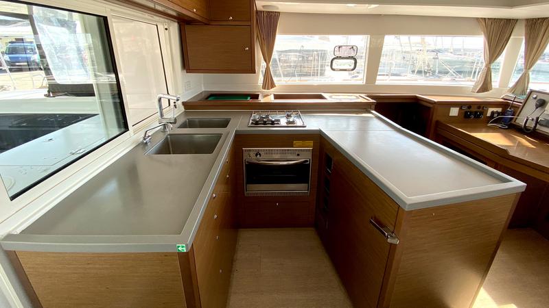 Book yachts online - catamaran - Lagoon 450 - Irena - rent