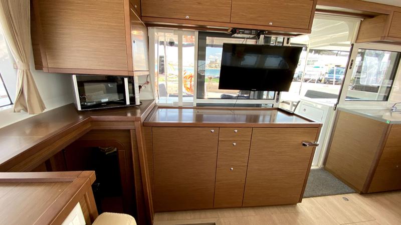Book yachts online - catamaran - Lagoon 450 - Irena - rent