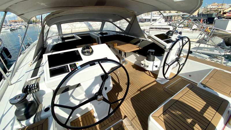 Book yachts online - sailboat - Hanse 548 - Endiva - rent