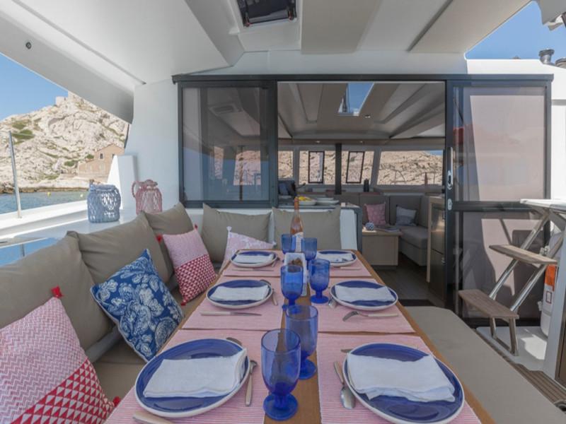 Book yachts online - catamaran - Fountaine Pajot Astréa 42 - Orestes- A/C &amp; Watermaker &amp; Generator- 4+2 Cabins/4 Heads - rent