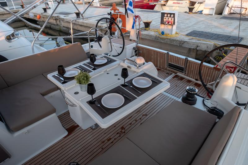 Book yachts online - sailboat - Sun Odyssey 440 - Ioleta - rent