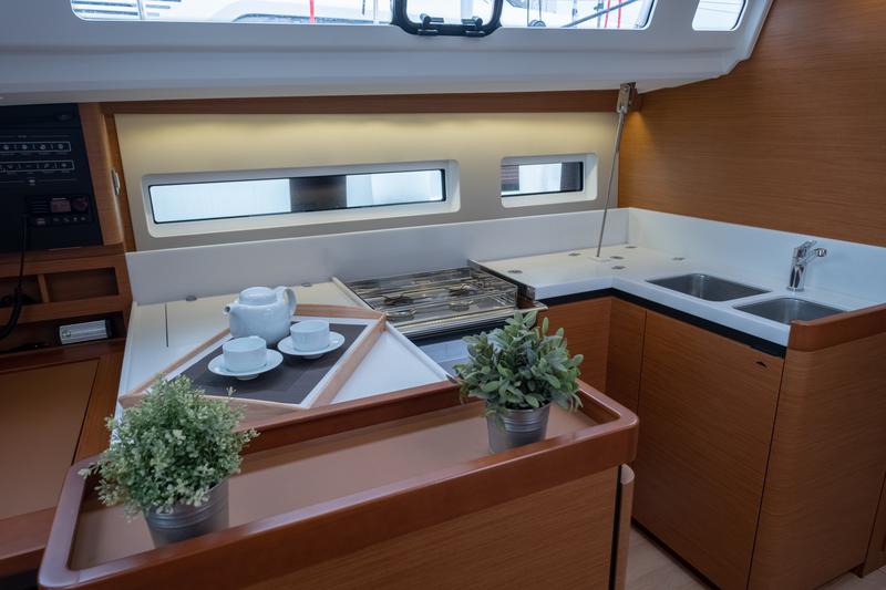 Book yachts online - sailboat - Sun Odyssey 440 - Ioleta - rent
