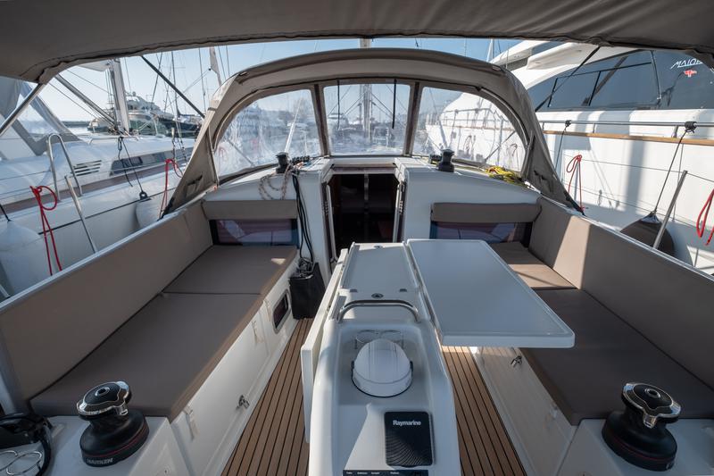 Book yachts online - sailboat - Sun Odyssey 440 - Ioleta - rent