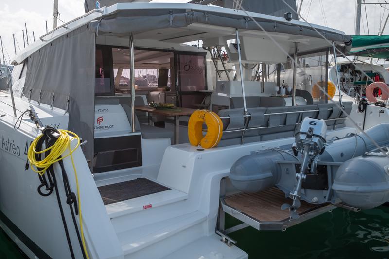 Book yachts online - catamaran - Fountaine Pajot Astréa 42 - Sissy- A/C &amp; Watermaker &amp; Generator &amp; Electrical Platform - 4+2 Cabins/4 Heads - rent