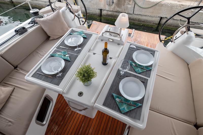 Book yachts online - sailboat - Sun Odyssey 410 - Elcano - rent