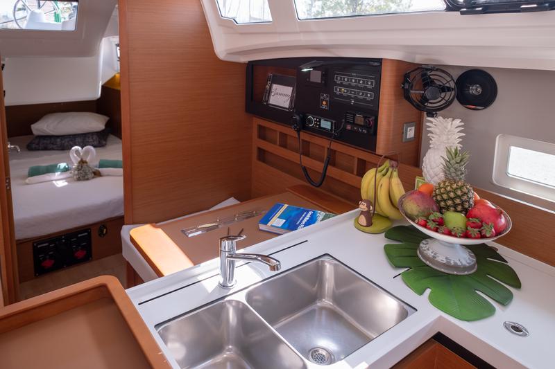 Book yachts online - sailboat - Sun Odyssey 410 - Sammy - rent