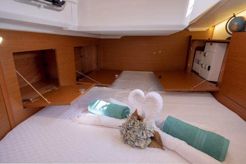 Book yachts online - sailboat - Sun Odyssey 410 - Sammy - rent