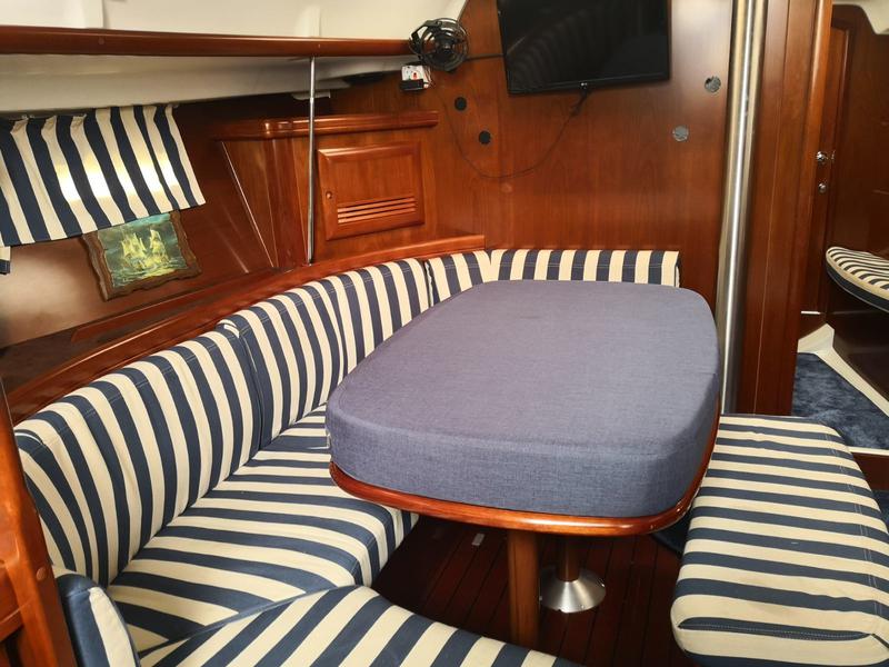 Book yachts online - sailboat - Beneteau 393 - Andromeda - rent