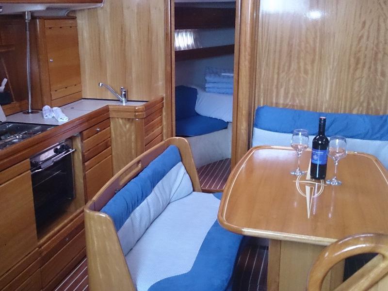 Book yachts online - sailboat - Bavaria 39 Cruiser - LaraLou - rent