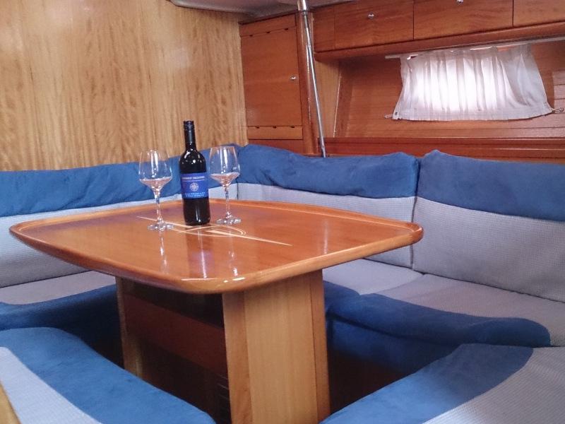 Book yachts online - sailboat - Bavaria 39 Cruiser - LaraLou - rent