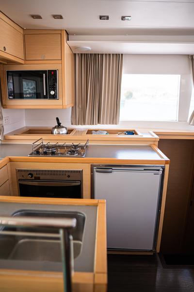 Book yachts online - catamaran - Lagoon 450 - NEFELI IV - rent