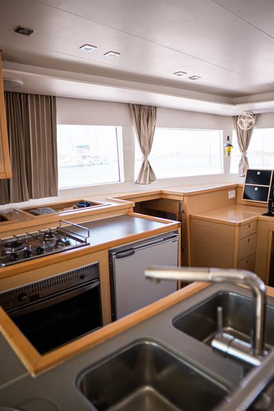 Book yachts online - catamaran - Lagoon 450 - NEFELI IV - rent