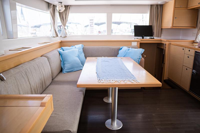 Book yachts online - catamaran - Lagoon 450 - NEFELI IV - rent