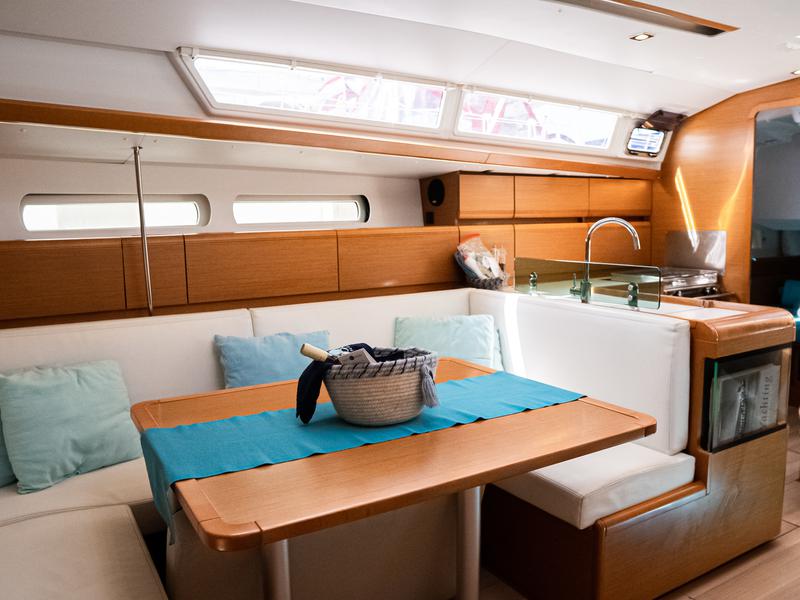 Book yachts online - sailboat - Sun Odyssey 419 - IZZI - rent