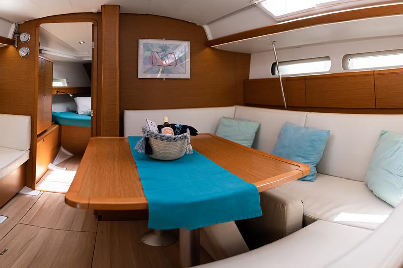 Book yachts online - sailboat - Sun Odyssey 419 - IZZI - rent