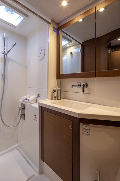 Book yachts online - catamaran - Lagoon 450  Flybridge - Medousa - rent