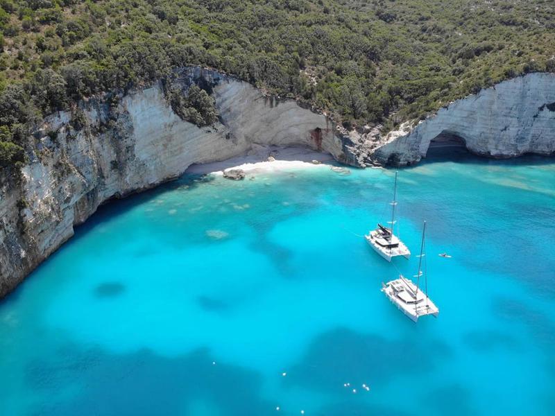 Book yachts online - catamaran - Lagoon 620 - Atlantis - rent