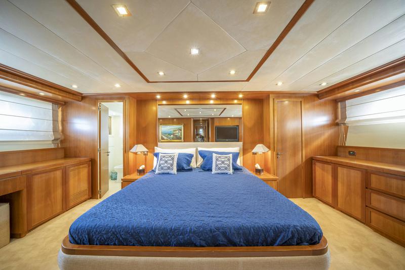 Book yachts online - motorboat - Falcon 115 - Sanref - rent