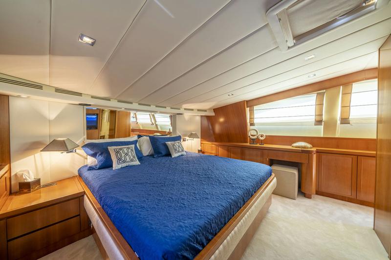 Book yachts online - motorboat - Falcon 115 - Sanref - rent