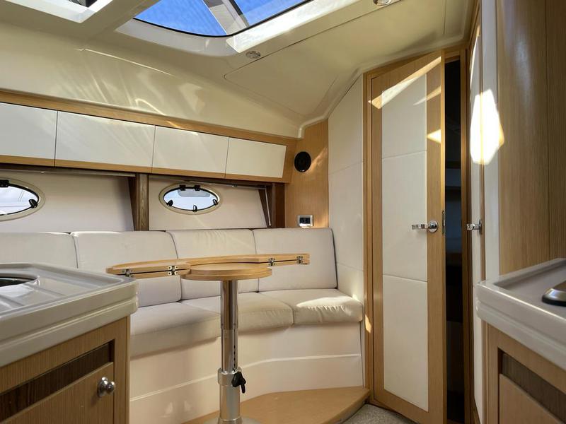 Book yachts online - motorboat - Elan Power 30 - Elan 30 - rent