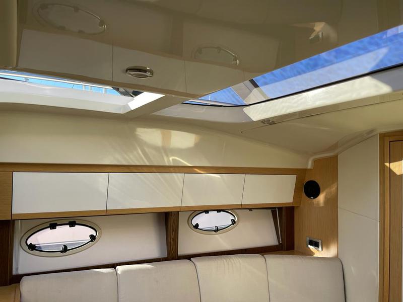 Book yachts online - motorboat - Elan Power 30 - Elan 30 - rent